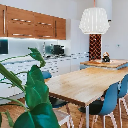 Priestranny V Centre Apartment *